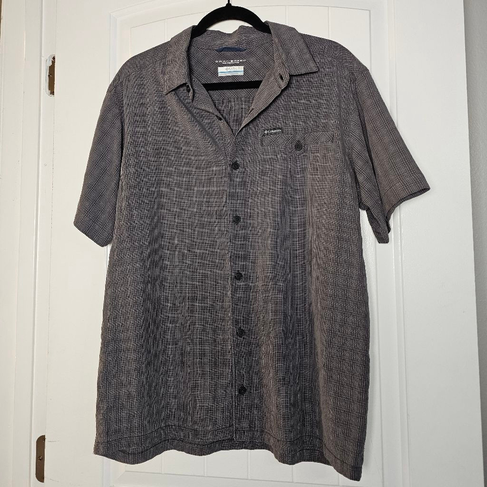 Columbia medium grey plaid short sleeve button down shirt w/sun protection